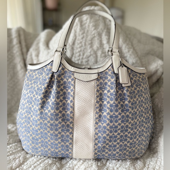 Coach Handbags - Legacy Vintage Coach Signature Stripe Devon Coach Blue Jacquard Shoulder Bag